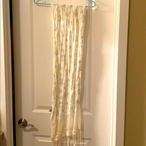 Sunflower cream scarf with beautiful lace detail